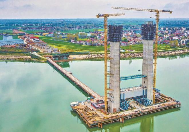 襄阳牛首汉江特大桥建造冠航钢丝绳索具用于吊装作业